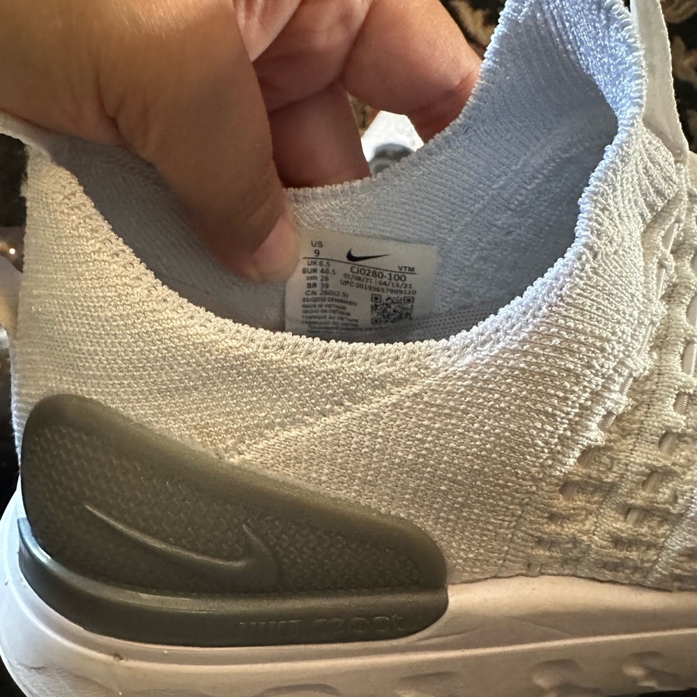 Nike White and Gray Women's Sneakers - Picture 7 of 9